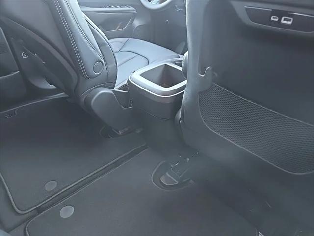 2026 Chrysler Pacifica Select AWD