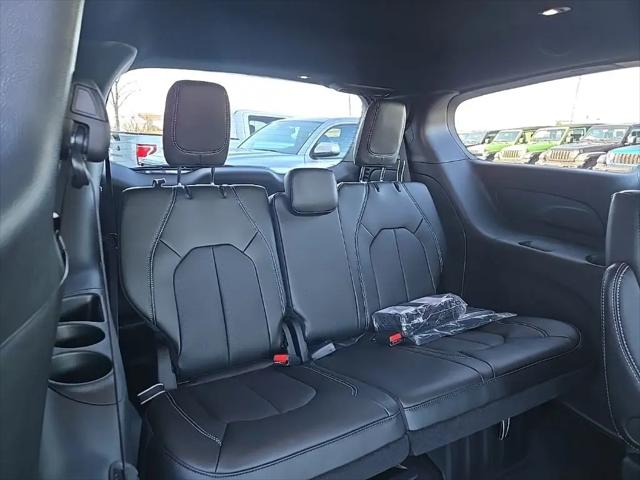 2026 Chrysler Pacifica Select AWD