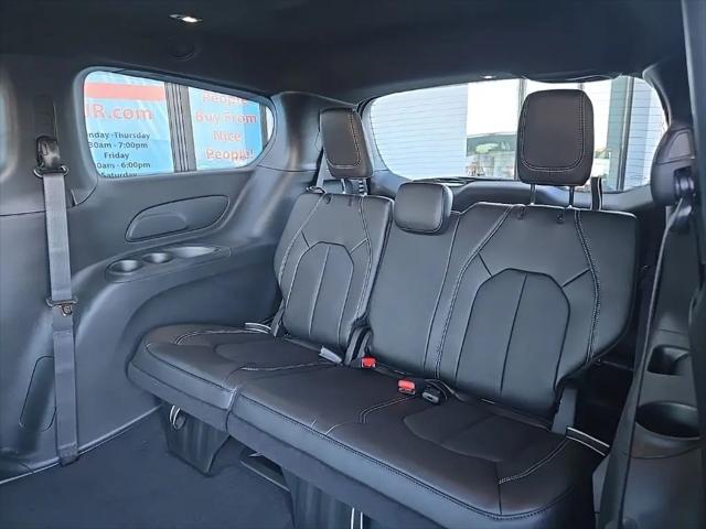 2026 Chrysler Pacifica Select AWD