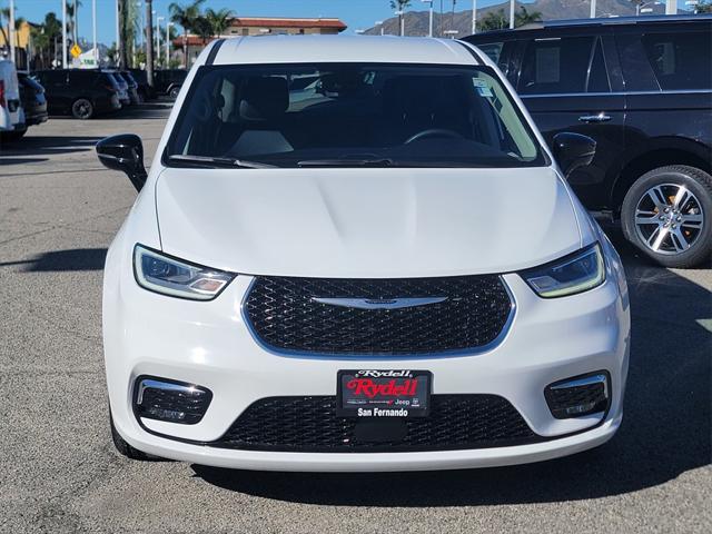 2024 Chrysler Pacifica Hybrid Select