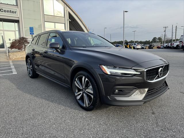 2025 Volvo V60 Cross Country Plus, B5 AWD Gas (mild hybrid) 2025 Volvo V60 Cross Country Plus, B5 AWD Gas (mild hybrid)