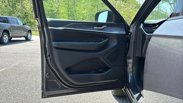 2026 Jeep Grand Cherokee L Altitude 4x4
