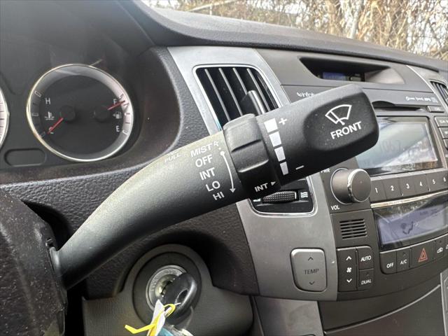 2009 Hyundai Sonata Limited [23]