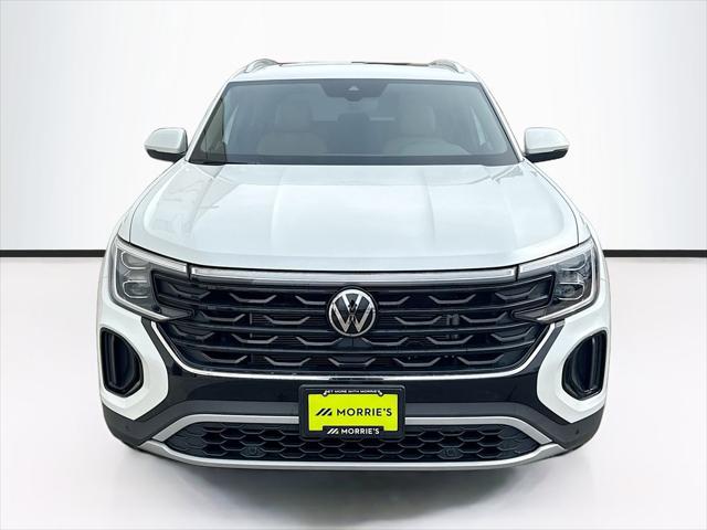 2026 Volkswagen Atlas Cross Sport SE with Technology