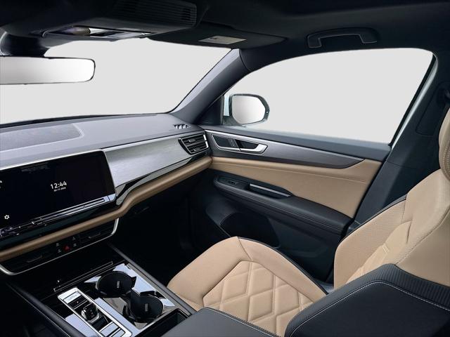 2026 Volkswagen Atlas Cross Sport SE with Technology