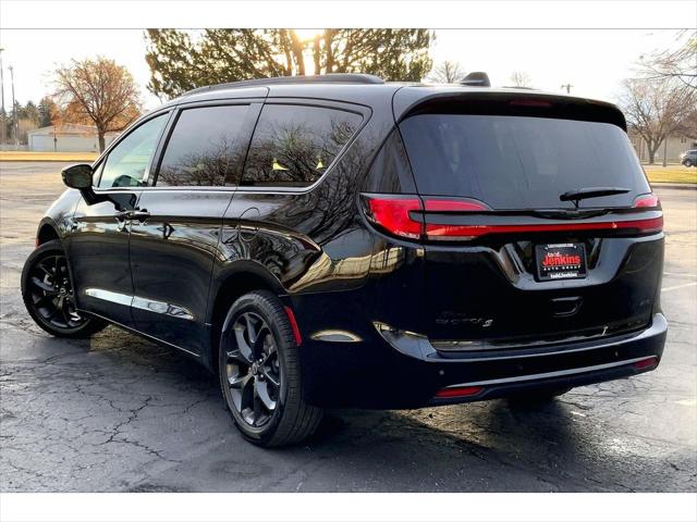 2026 Chrysler Pacifica Select AWD