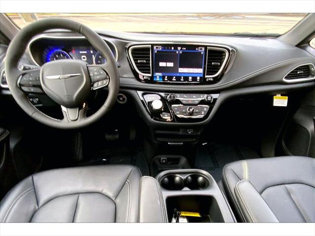 2026 Chrysler Pacifica Select AWD