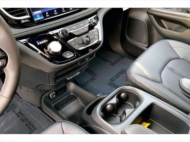2026 Chrysler Pacifica Select AWD
