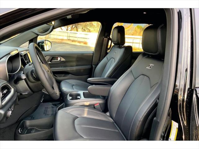 2026 Chrysler Pacifica Select AWD