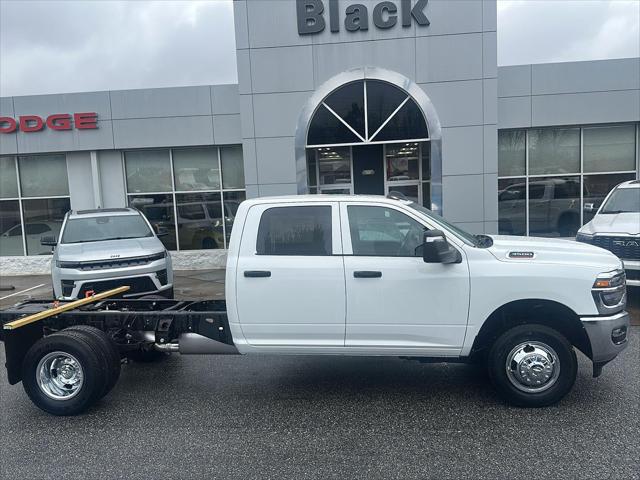 2026 RAM Ram 3500 Chassis Cab RAM 3500 TRADESMAN CREW CAB CHASSIS 4X4 60 CA