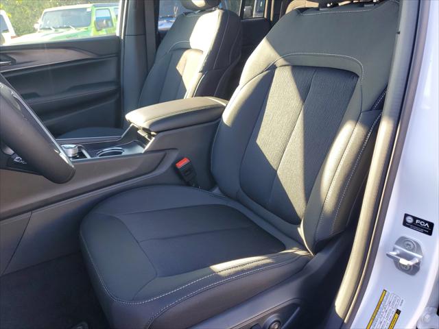 2026 Jeep Grand Cherokee Altitude 4x2