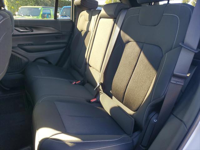 2026 Jeep Grand Cherokee Altitude 4x2