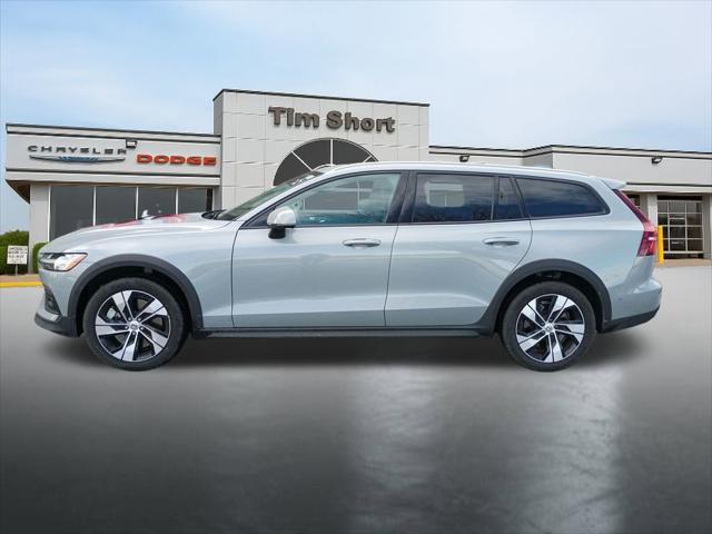 2025 Volvo V60 Cross Country Plus, B5 AWD Gas (mild hybrid)
