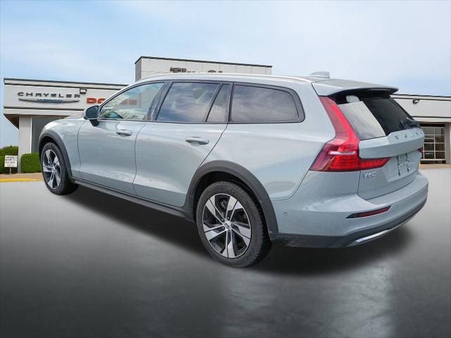 2025 Volvo V60 Cross Country Plus, B5 AWD Gas (mild hybrid)