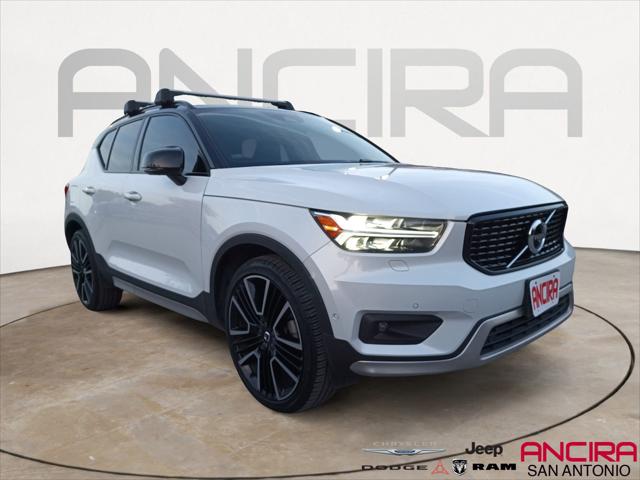 2022 Volvo XC40 T5 R-Design
