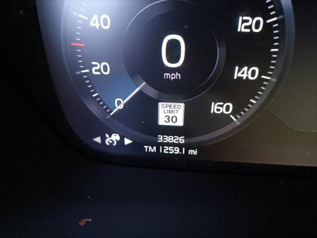 2022 Volvo XC40 T5 R-Design