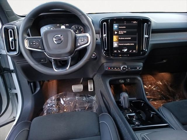 2022 Volvo XC40 T5 R-Design