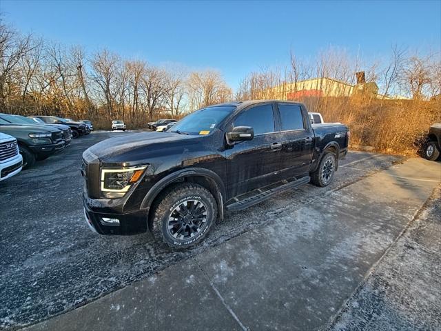 2020 Nissan TITAN Crew Cab PRO-4X 4x4 2020 Nissan TITAN Crew Cab PRO-4X 4x4