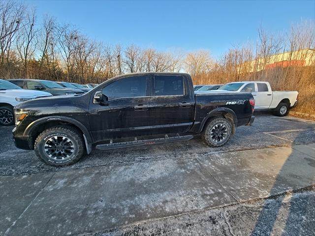 2020 Nissan TITAN Crew Cab PRO-4X 4x4 2020 Nissan TITAN Crew Cab PRO-4X 4x4