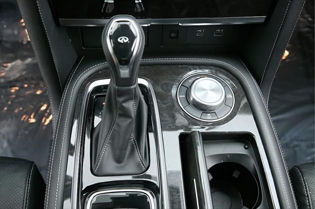 2024 INFINITI QX80 LUXE AWD