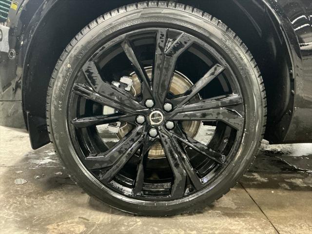 2026 Volvo XC60 B5 Ultra Black Edition
