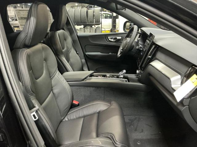 2026 Volvo XC60 B5 Ultra Black Edition