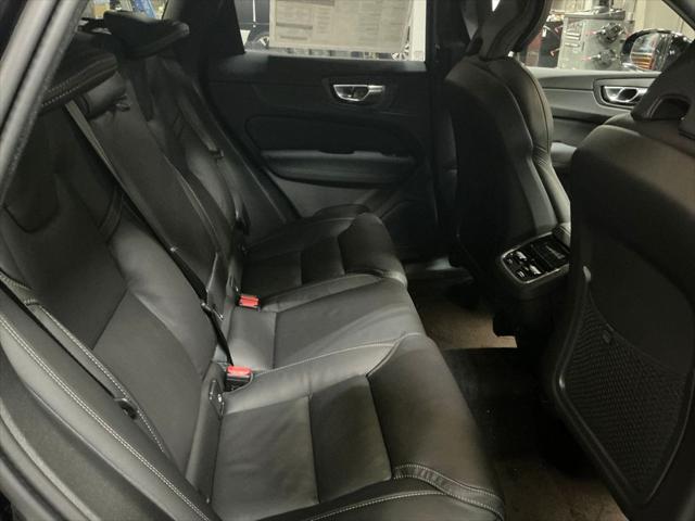 2026 Volvo XC60 B5 Ultra Black Edition