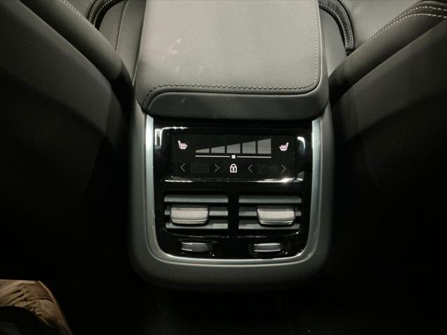 2026 Volvo XC60 B5 Ultra Black Edition