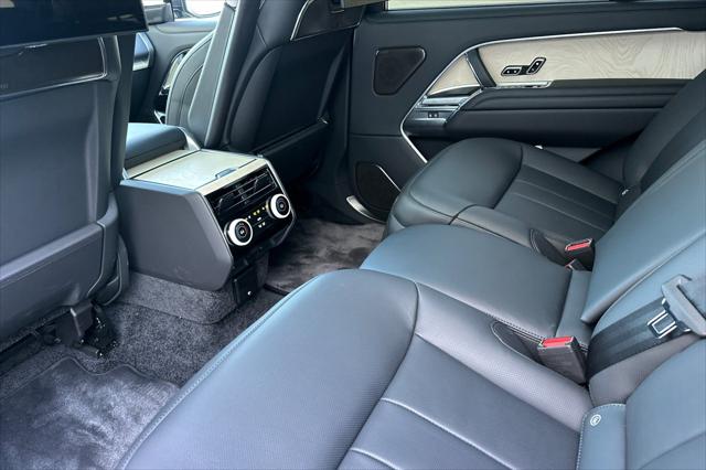 2025 Land Rover Range Rover P615 SV