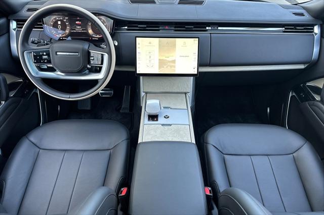 2025 Land Rover Range Rover P615 SV