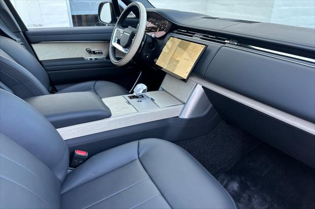 2025 Land Rover Range Rover P615 SV