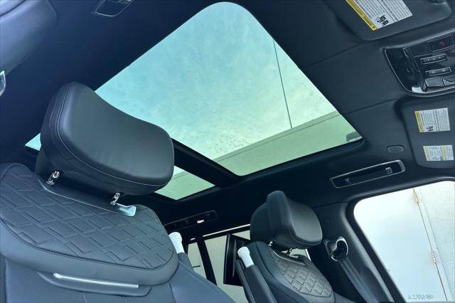 2025 Land Rover Range Rover P615 SV