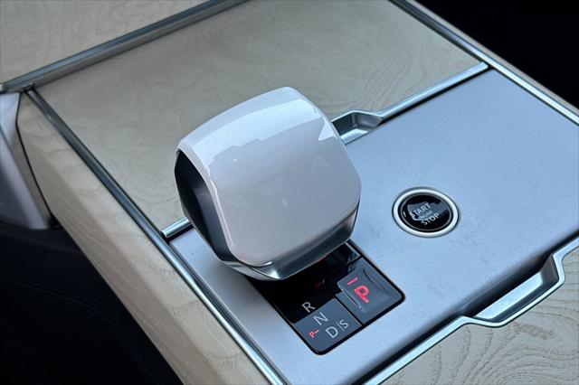 2025 Land Rover Range Rover P615 SV