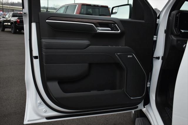 2026 GMC Sierra 1500 Crew Cab, Standard Bed, SLT, 4WD