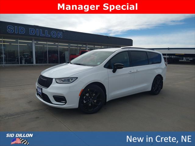 2026 Chrysler Pacifica Select for sale in Crete, NE