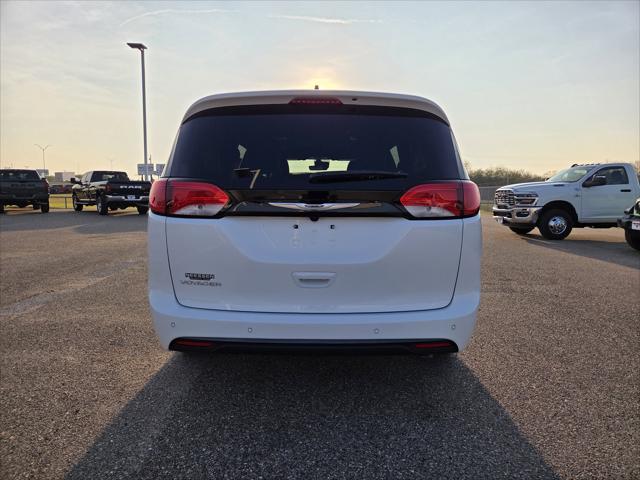 2026 Chrysler Voyager LX