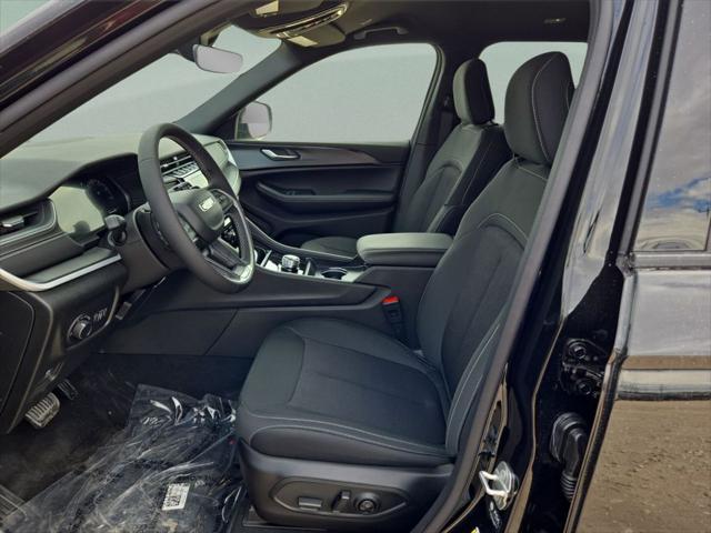 2025 Jeep Grand Cherokee L Laredo 4x2