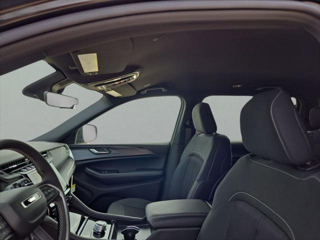 2025 Jeep Grand Cherokee L Laredo 4x2