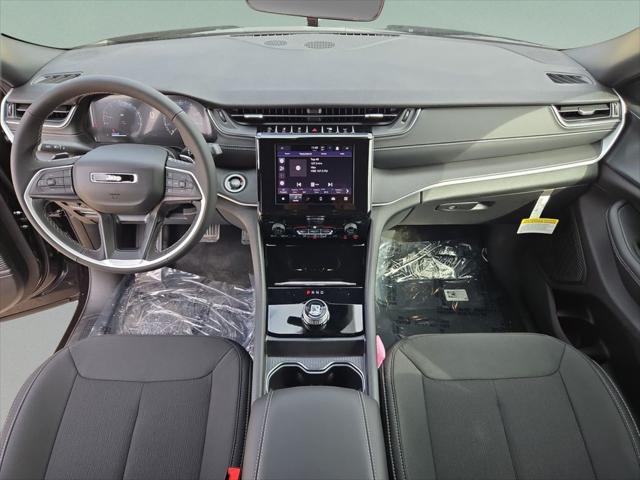 2025 Jeep Grand Cherokee L Laredo 4x2