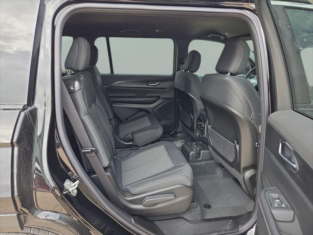 2025 Jeep Grand Cherokee L Laredo 4x2