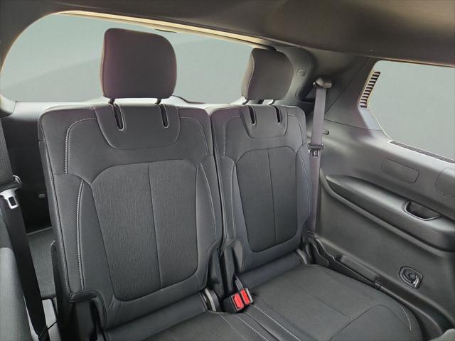 2025 Jeep Grand Cherokee L Laredo 4x2