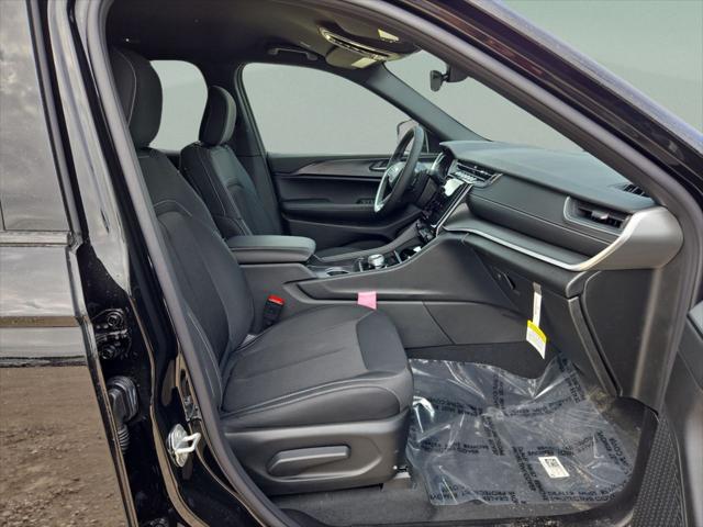 2025 Jeep Grand Cherokee L Laredo 4x2