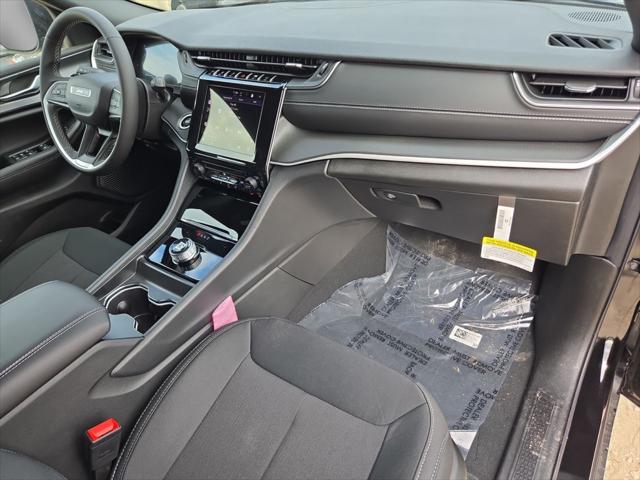 2025 Jeep Grand Cherokee L Laredo 4x2