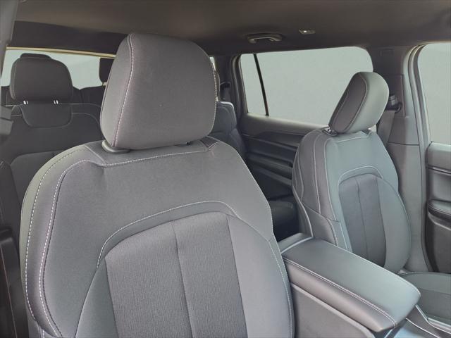 2025 Jeep Grand Cherokee L Laredo 4x2