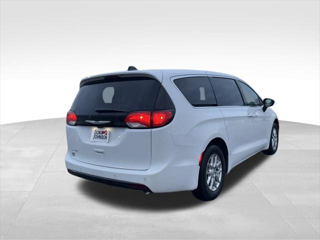 2026 Chrysler Voyager LX