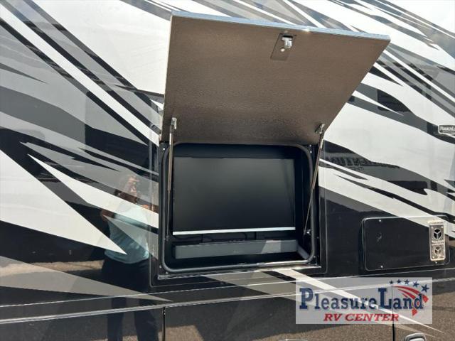 2025 Ford F-550 XLT