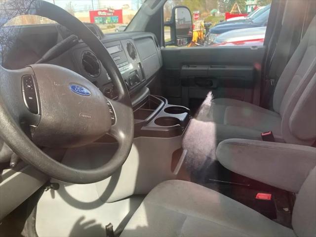 2017 Ford E-350 Cutaway E350 SD DRW CUTAWAY VAN