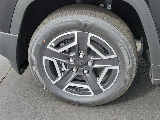 2026 Jeep Cherokee Laredo 4x4