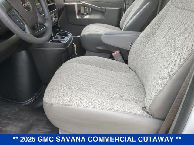 2025 GMC Savana Cutaway 4500 Van