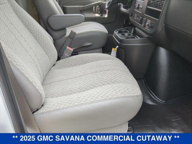 2025 GMC Savana Cutaway 4500 Van